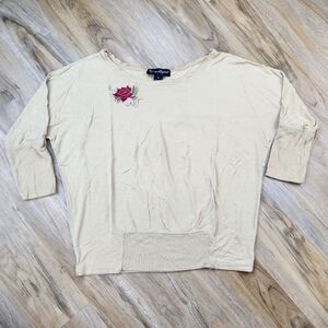 🍑Mercer & Madison Tan w/Rose Applique Rayon Batwing Top Medium